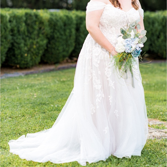 David’s Bridal Galina Signature Wedding Dress SWG834 - Picture 4 of 4